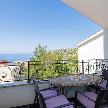 2 Bedroom Beautiful Apartment In Makarska Exterior foto