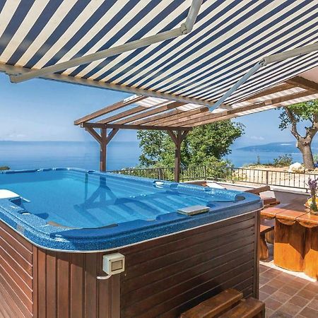 2 Bedroom Beautiful Apartment In Makarska Exterior foto