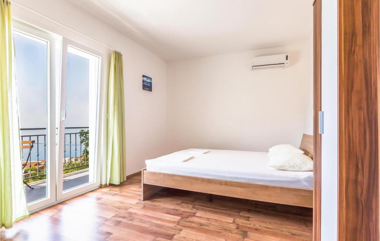 2 Bedroom Beautiful Apartment In Makarska Exterior foto