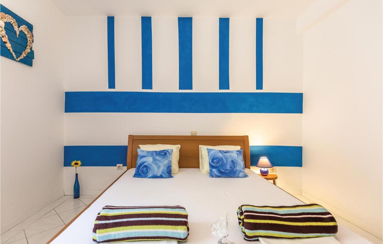 2 Bedroom Beautiful Apartment In Makarska Exterior foto
