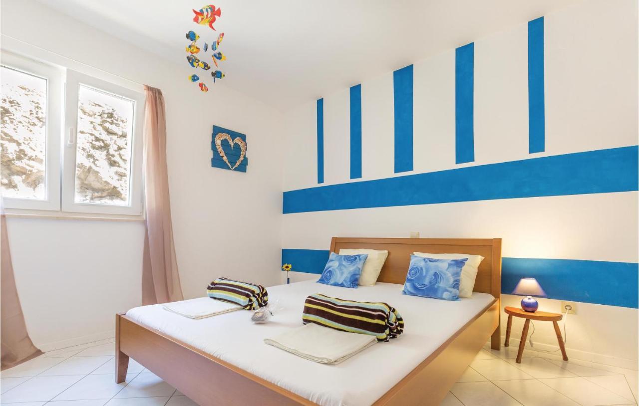 2 Bedroom Beautiful Apartment In Makarska Exterior foto