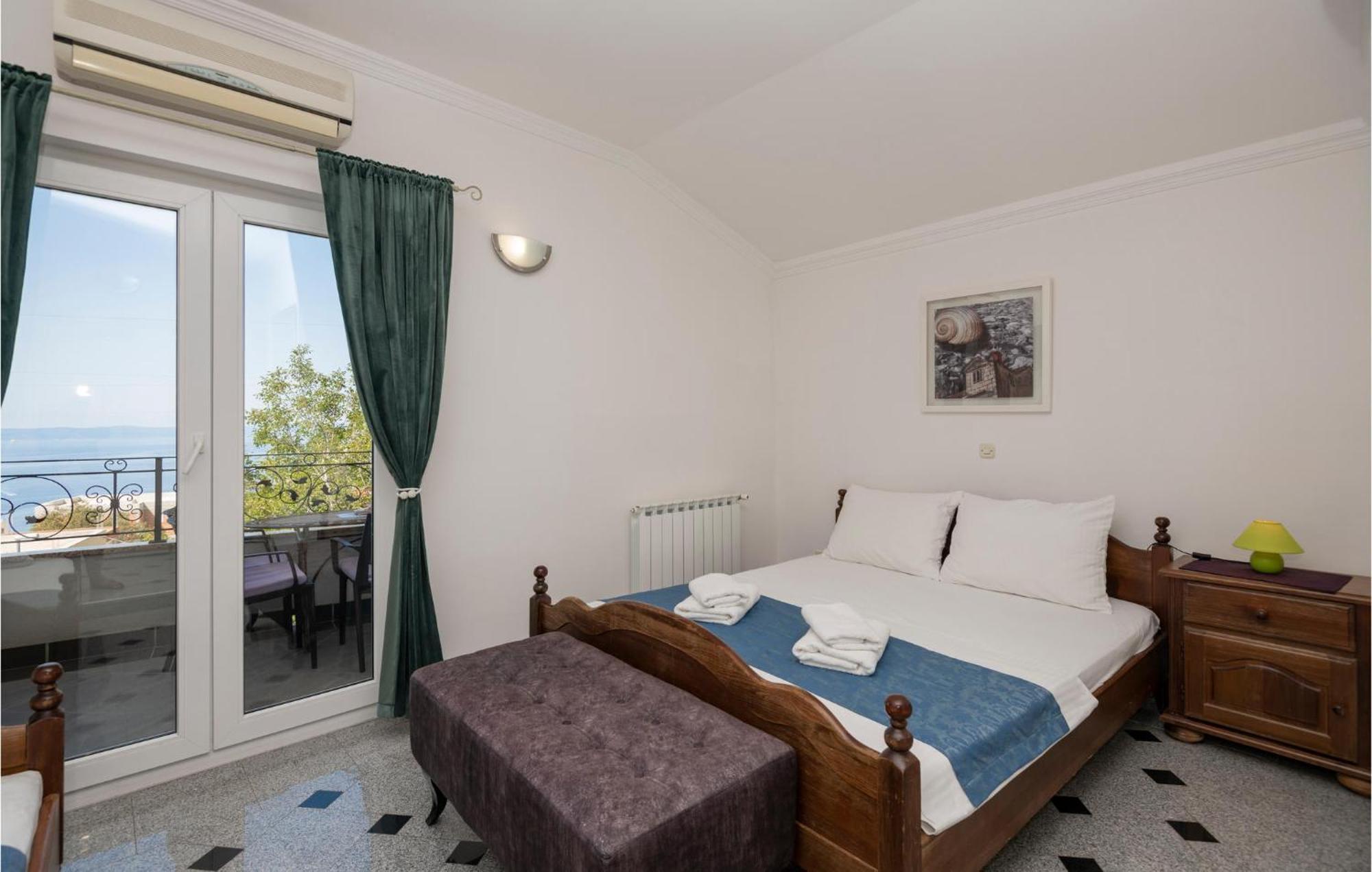 2 Bedroom Beautiful Apartment In Makarska Exterior foto